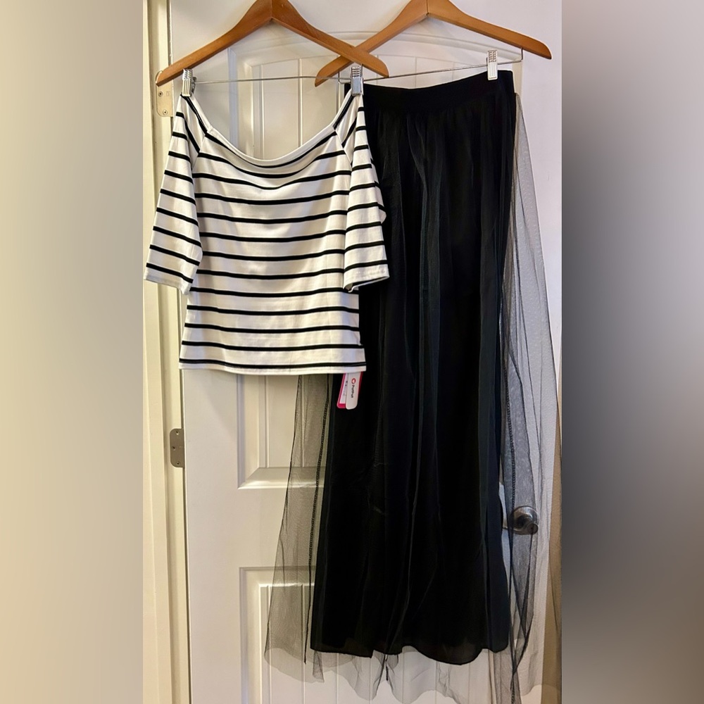 PatPat Black Tulle A-Line  Skirt w/ Off The Shoulder Black and White Top. Size S
